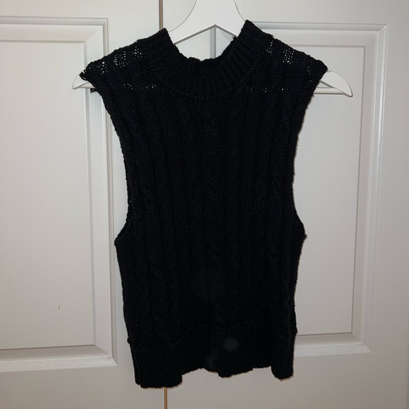 Comfy minimalist black vest - Picture 3 of 3
